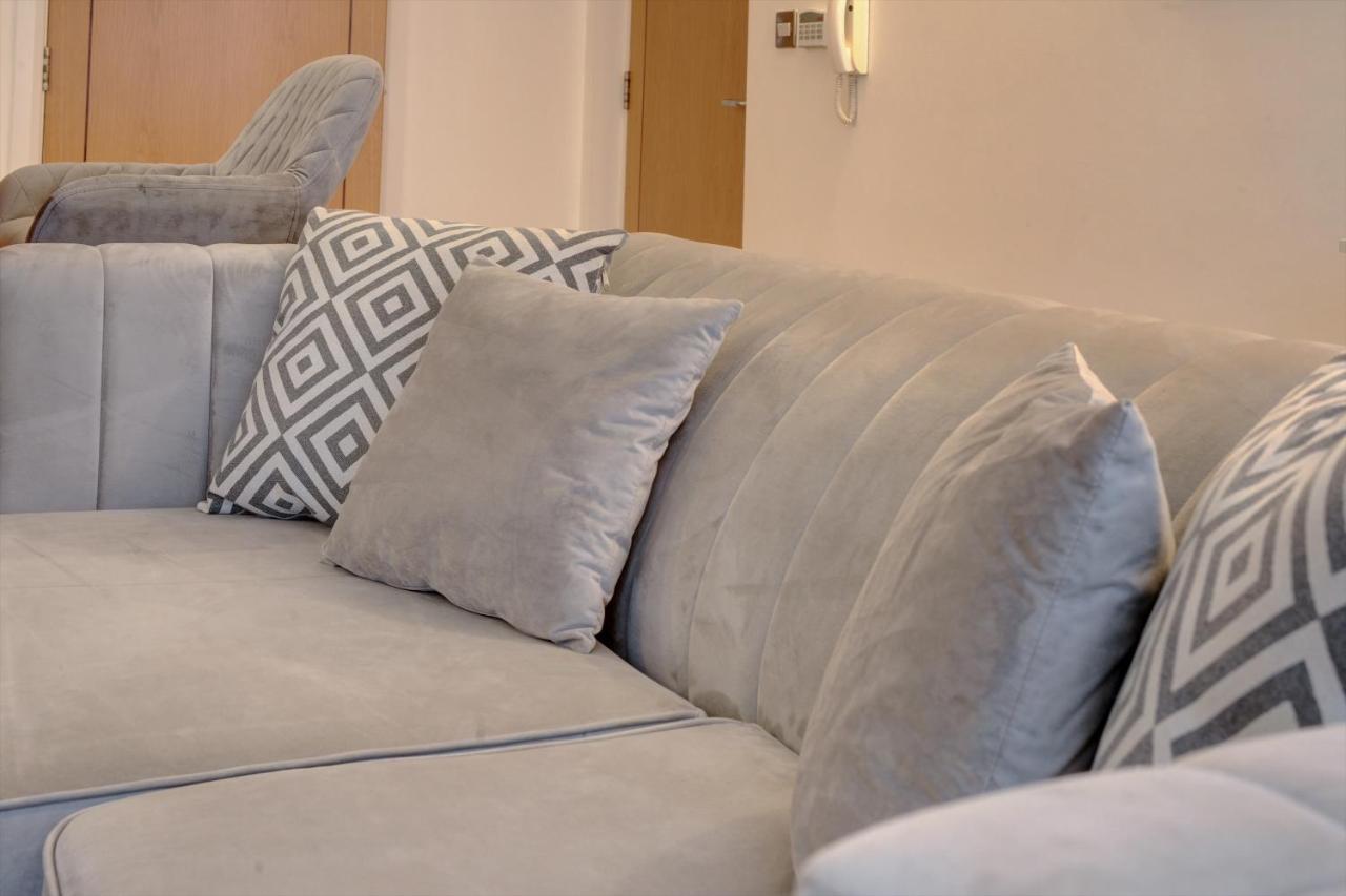 City Centre, 2 Bedroom, Secured Parking, 3 King Bed, Wifi Sleep 6 Guest Comfortable On Three King Size Beds, Jewellery Quarter , Birmingham City Centre , Allocated Secured Parking Esterno foto