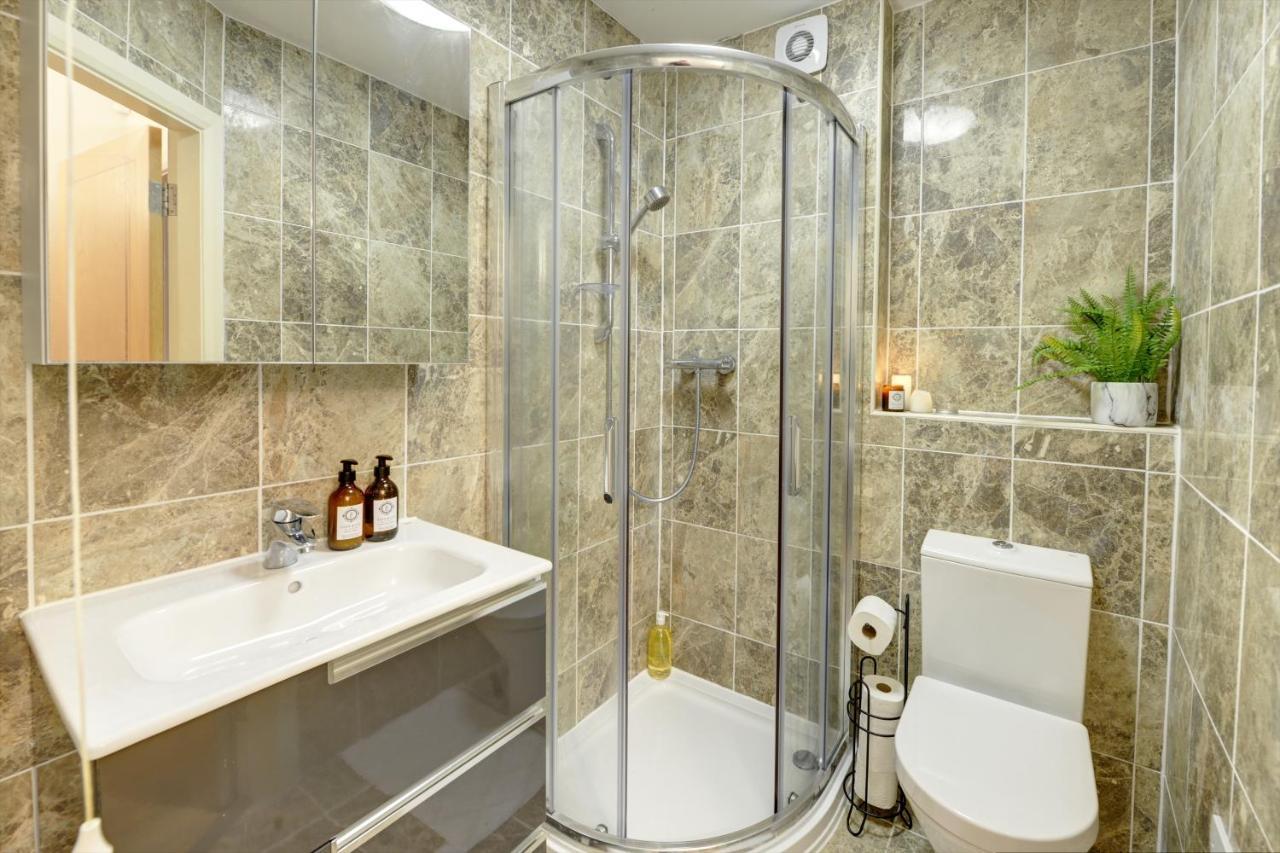 City Centre, 2 Bedroom, Secured Parking, 3 King Bed, Wifi Sleep 6 Guest Comfortable On Three King Size Beds, Jewellery Quarter , Birmingham City Centre , Allocated Secured Parking Esterno foto