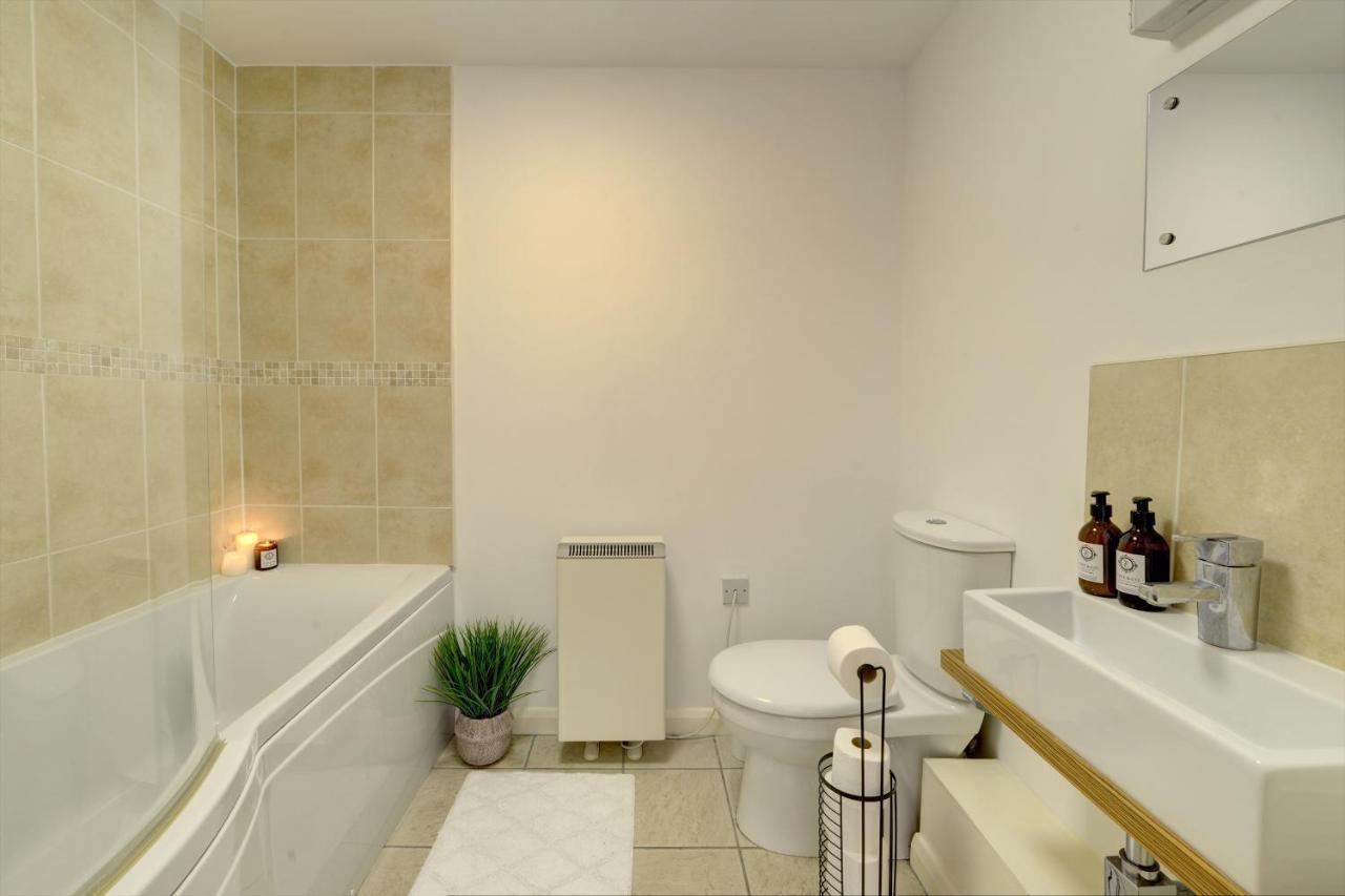 City Centre, 2 Bedroom, Secured Parking, 3 King Bed, Wifi Sleep 6 Guest Comfortable On Three King Size Beds, Jewellery Quarter , Birmingham City Centre , Allocated Secured Parking Esterno foto