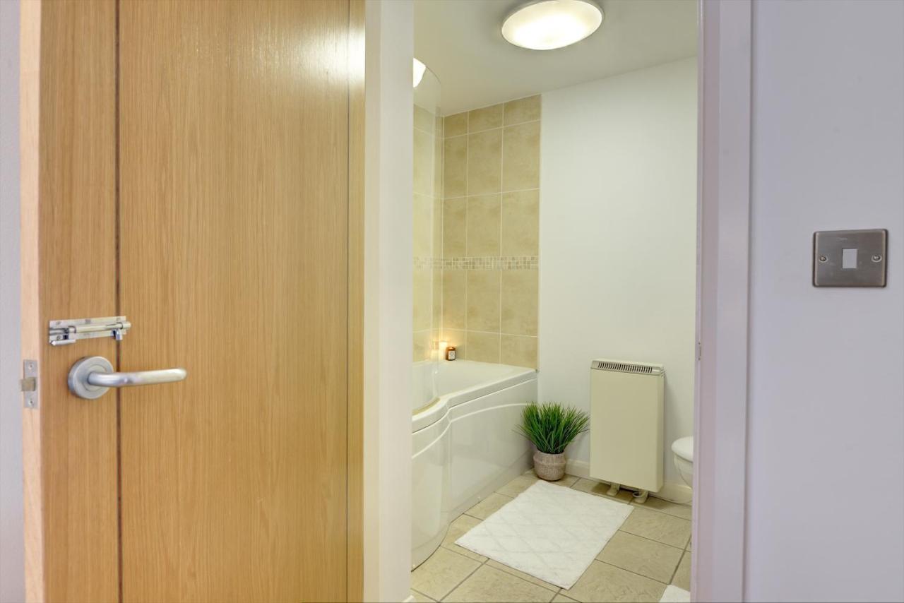 City Centre, 2 Bedroom, Secured Parking, 3 King Bed, Wifi Sleep 6 Guest Comfortable On Three King Size Beds, Jewellery Quarter , Birmingham City Centre , Allocated Secured Parking Esterno foto